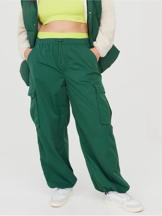 aerie Pants - Aerie OFFLINE Burst A Move Y2K Cargo Parachute Pants Green Trendy Gorpcore S